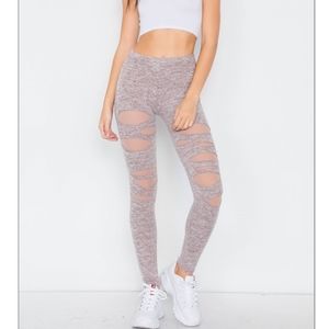 3/$30 💖 Black Bead Distressed Leggings